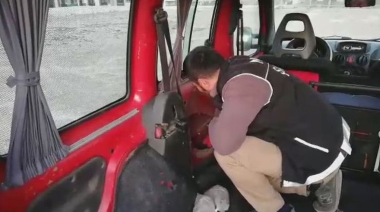 Şanlıurfa’da Şüphe Üzerine Durdurulan Araçtan Uyuşturucu Çıktı