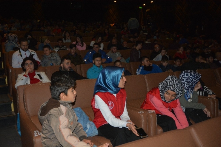 Sporcular, ’Cep Herkülü: Naim Süleymanoğlu’nu İzlediler