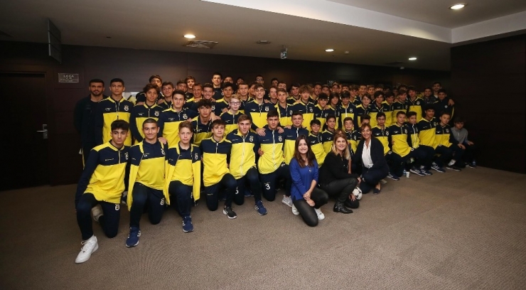 Fenerbahçeli Sporcular, Sporda Şiddetsiz İletişim Eğitim Semineri’ne Katıldı