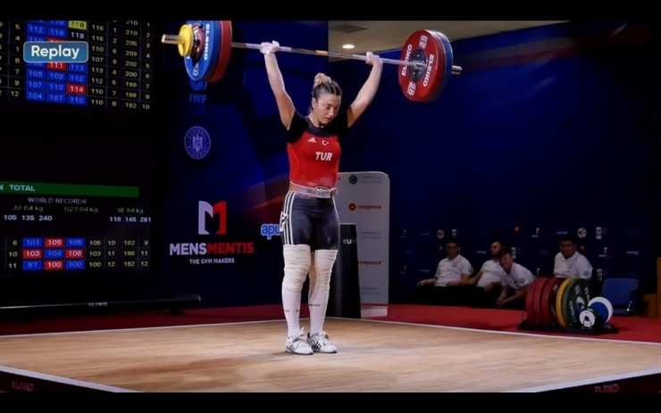 Berfin, Gümüş Madalya İle Döndü