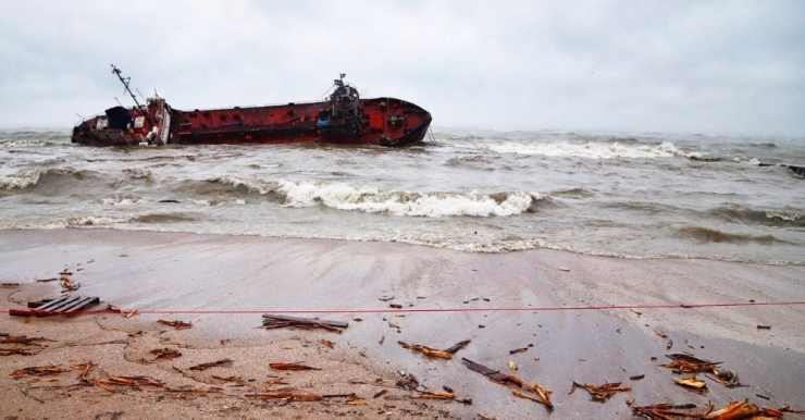 Odessa’da Gemi Karaya Oturdu