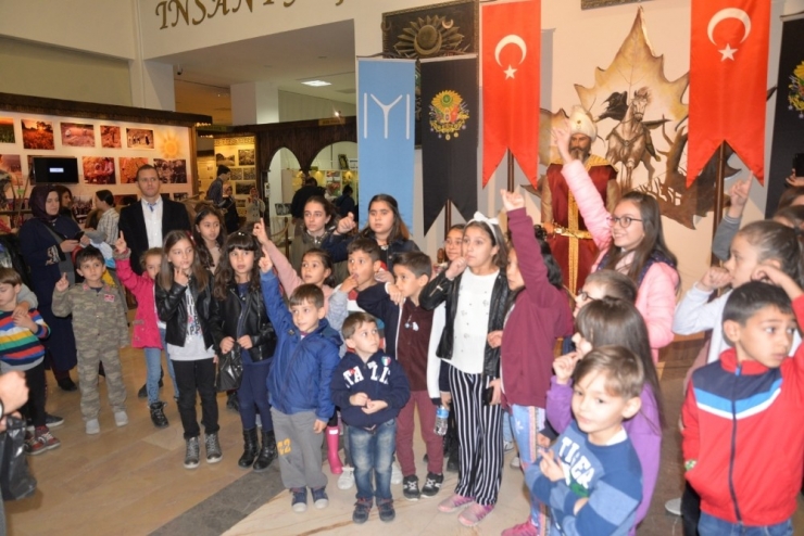 Ara Tatildeki Çocuklardan Müze Ziyareti