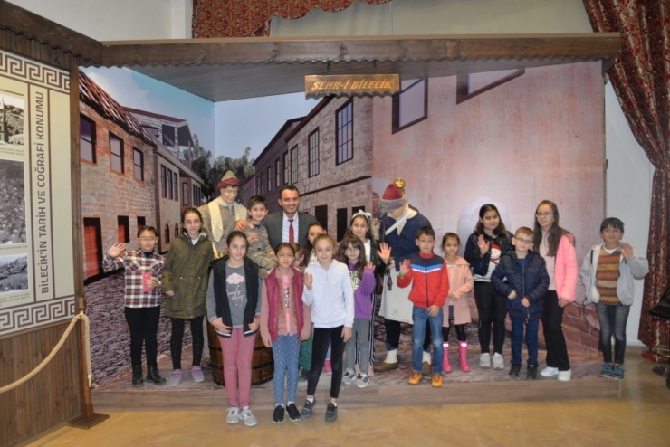 Ara Tatildeki Çocuklardan Müze Ziyareti