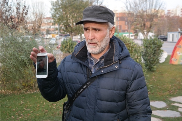 Çerkes Asıllı Rus Baba Elinde Sözlük İle Şehir Şehir Oğlunu Arıyor