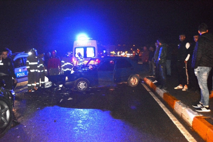 Lüks Cip İle Otomobil Çarpıştı: 3 Yaralı