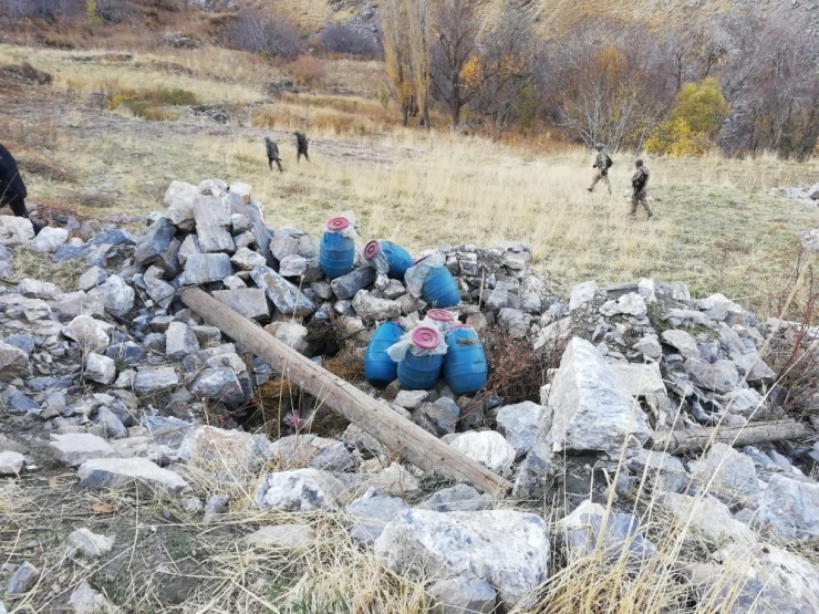 Bitlis’te Pkk Terör Örgütüne Ait Malzeme Ele Geçirildi