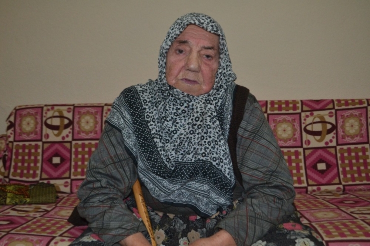 89 Yaşındaki Yaşlı Kadının Emekli Maaşı Alıp Gittiler