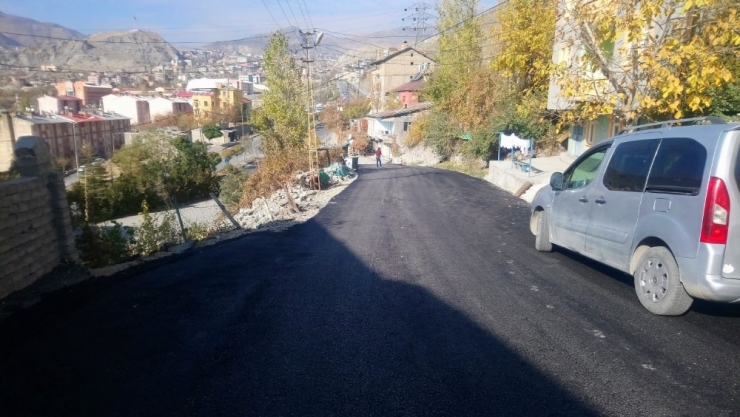 Hakkari Sümbül Mahallesinden Belediyeye Asfalt Teşekkürü