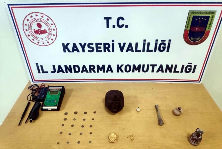 Jandarma Ekipleri Operasyonla Paha Biçilemeyen Saf Altın Hz. İsa Heykeli Ele Geçirdi