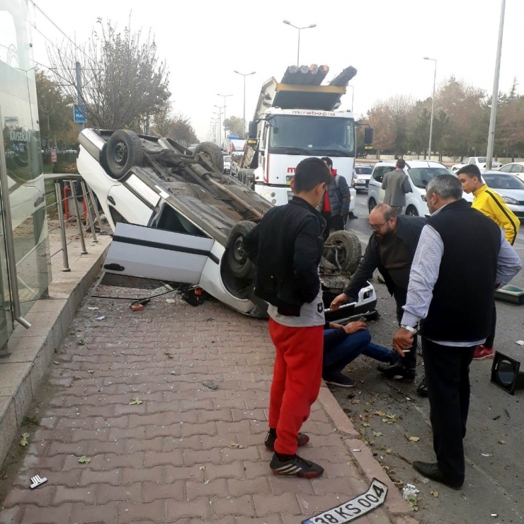 Bu Otomobilden Sağ Çıktı