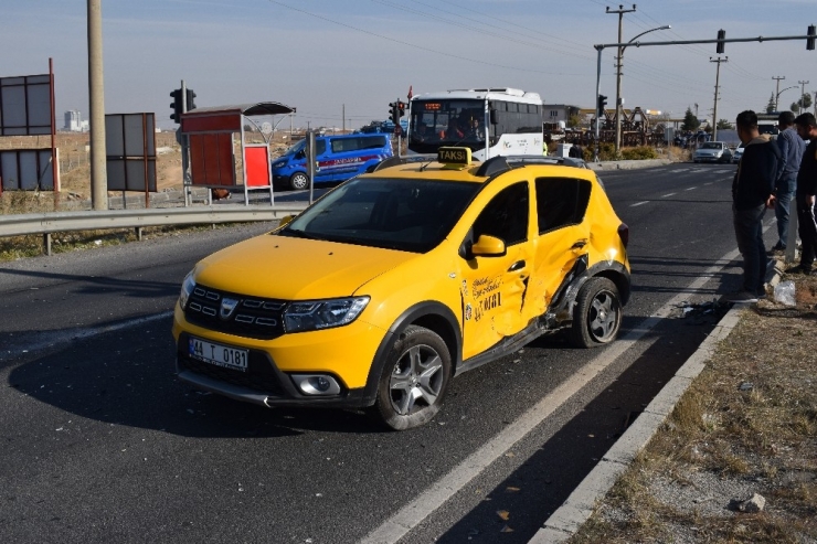 Malatya’da Trafik Kazası: 3 Yaralı