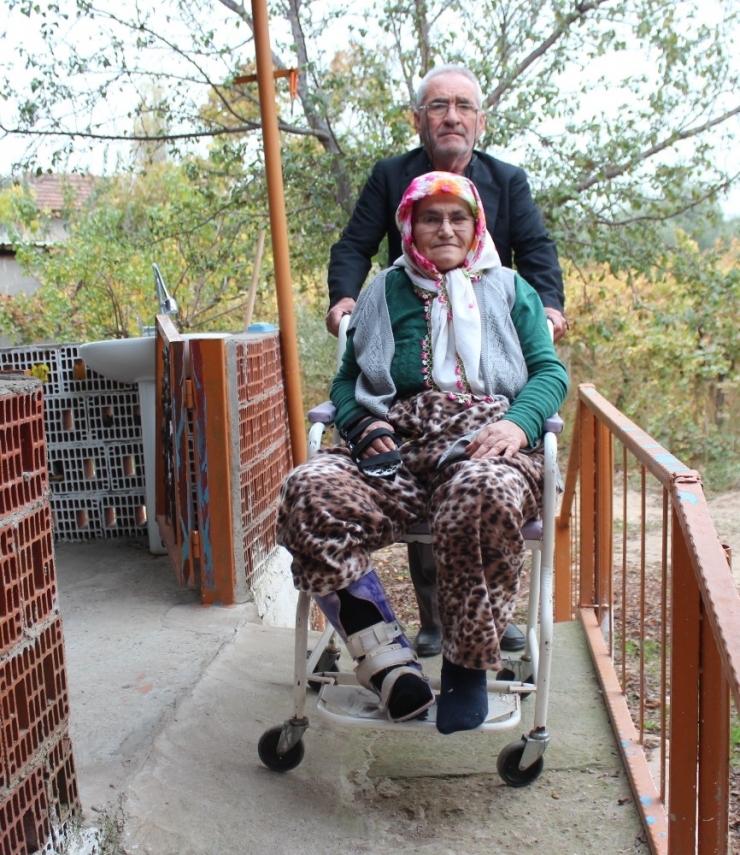 Felçli Kadın 8 Yıl Sonra Yeniden İlk Adımlarını Attı