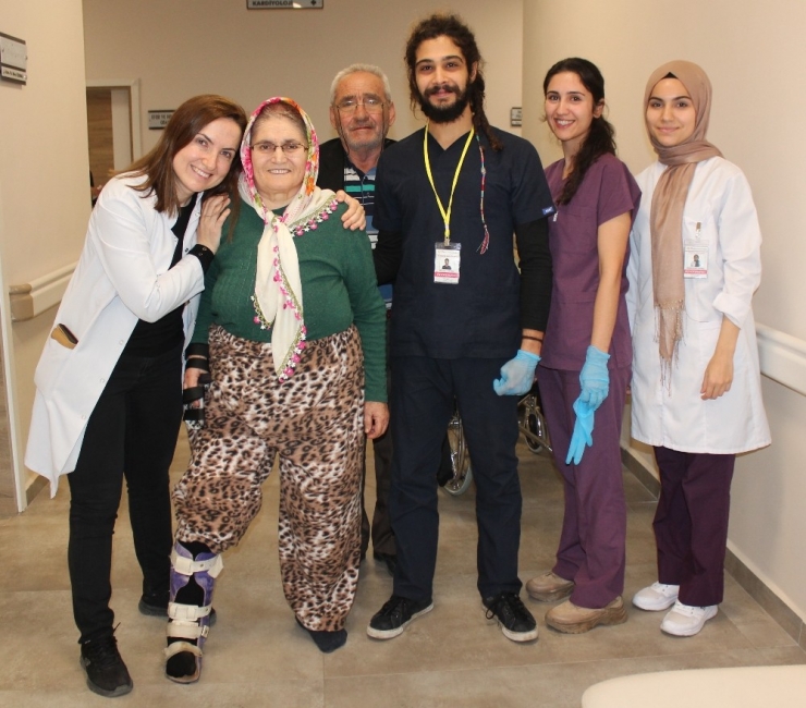 Felçli Kadın 8 Yıl Sonra Yeniden İlk Adımlarını Attı