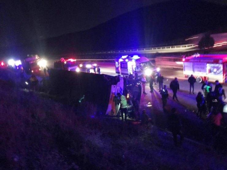 Şoför Kalp Krizi Geçirdi, Yolcu Otobüsü Devrildi: 27 Yaralı