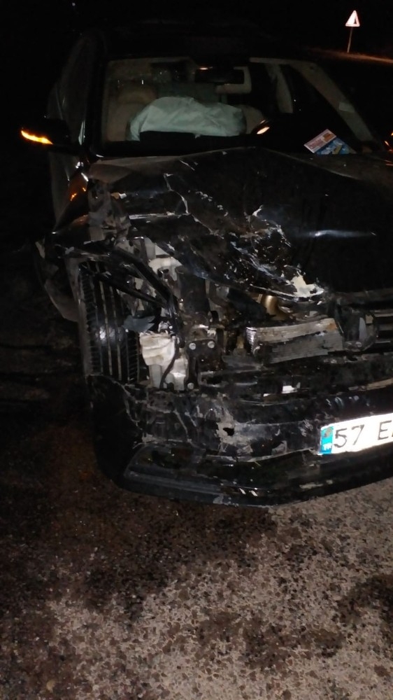 Park Halindeki Araca Arkadan Çarptı: 1’i Ağır 2 Yaralı