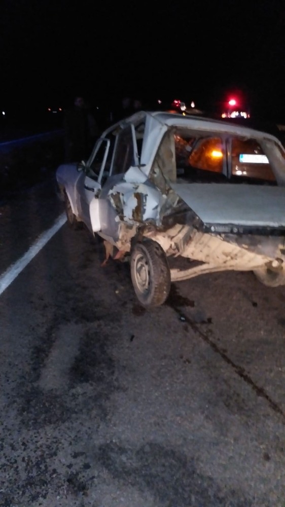 Park Halindeki Araca Arkadan Çarptı: 1’i Ağır 2 Yaralı