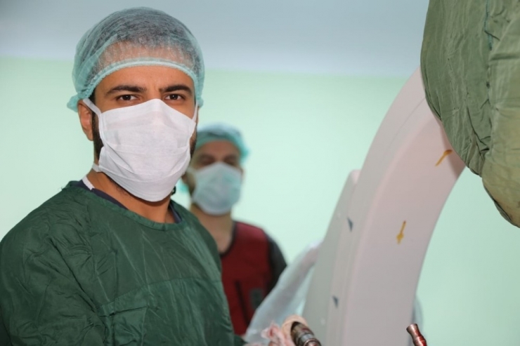 Diyarbakır’da Manyetik Çivi İle Bacak Uzatma Ameliyatı Gerçekleştirildi