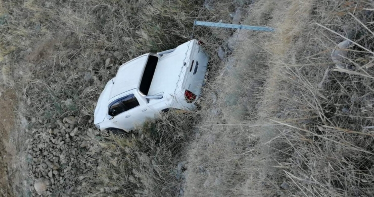 Siirt’te Araç Uçuruma Yuvarlandı: 1 Yaralı