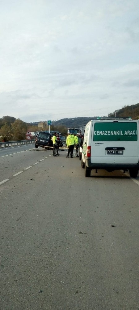 Sinop’ta Trafik Kazası: 1 Ölü, 1 Yaralı