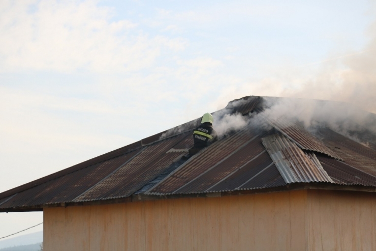 İtfaiye Erinin Dumanlar Arasındaki Mücadelesi