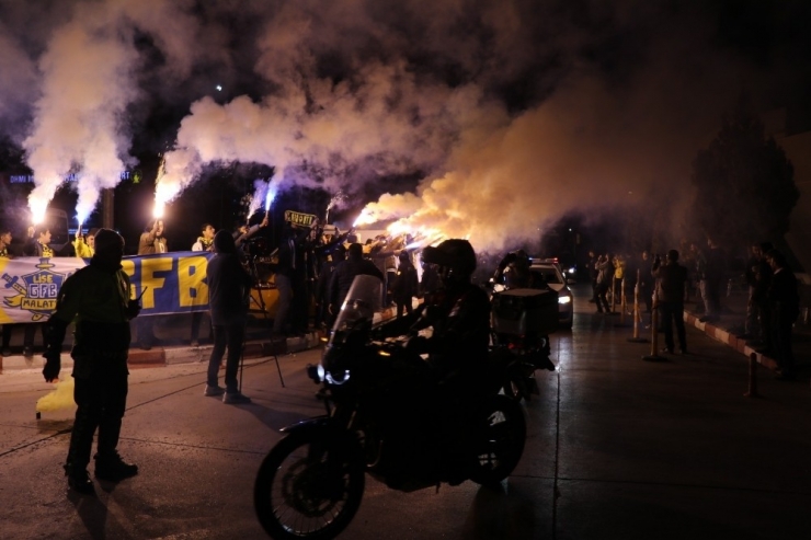 Fenerbahçe’ye Malatya’da Coşkulu Karşılama