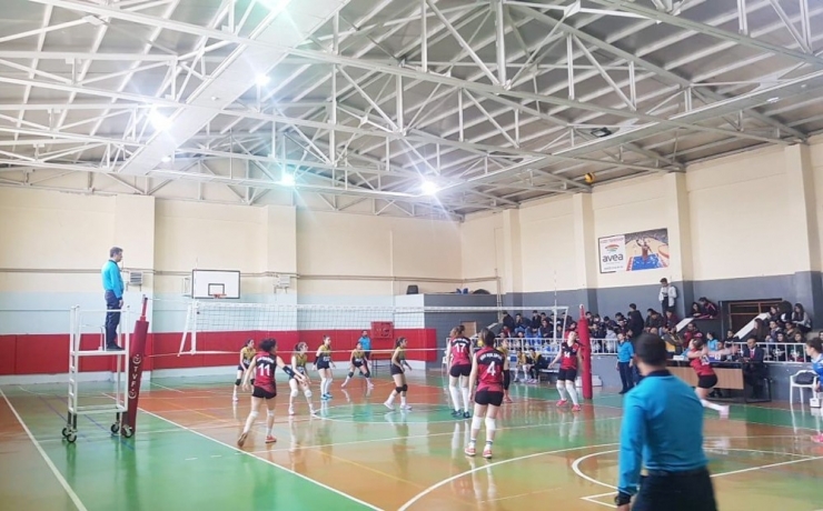 Büyükşehir Belediyesi Kadın Voleybol Takımı Emin Adımlarla Yoluna Devam Ediyor