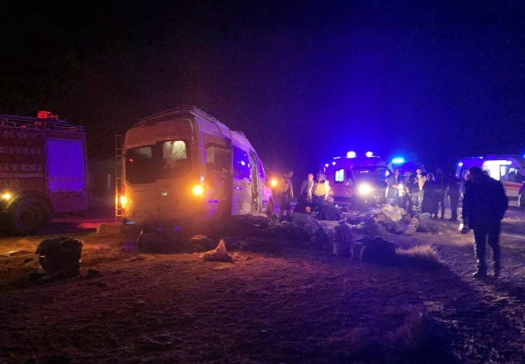Yozgat’ta Trafik Kazası: 16 Yaralı