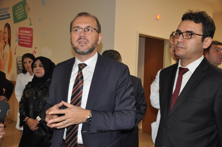 Afsü Rektörü Okumuş: “İlaç Yapabilen Eczacılar Yetiştireceğiz”