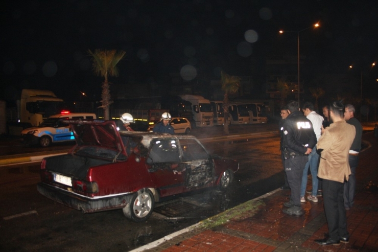 Park Halindeki Otomobil Alev Alev Yandı