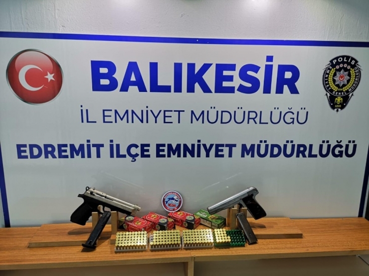 Balıkesir’de 21 Aranan Şahıs Yakalanırken 6 Silah Da Ele Geçirdi