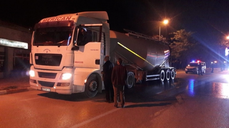 Şişirdiği Lastik Bir Anda Alev Aldı, Tır Şoförü Kazayı Ucuz Atlattı