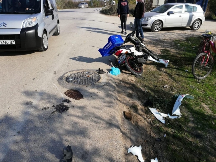 Otomobil İle Motosiklet Kafaya Çarpıştı