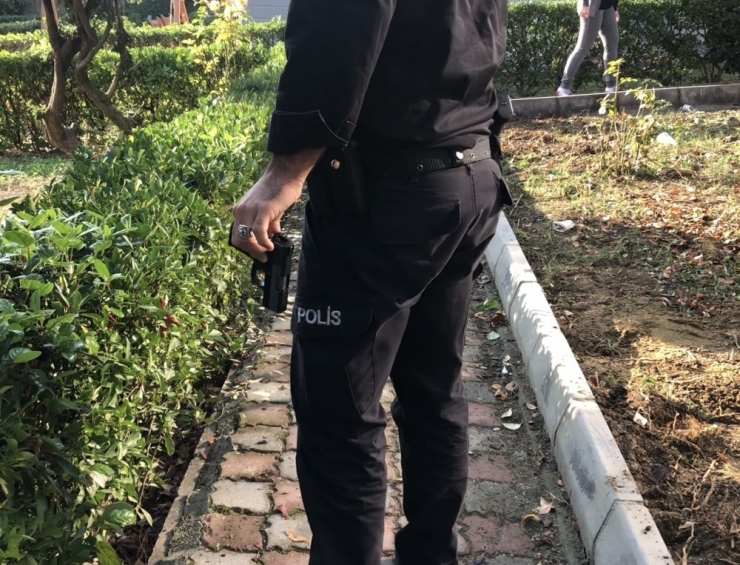 Pilates Hocası Eşini Ayağından Vurup, Polise Teslim Oldu