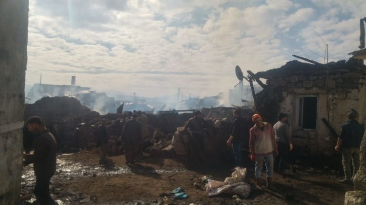 Gece Çıkan Yangın Sabah Kontrol Altına Alınabildi