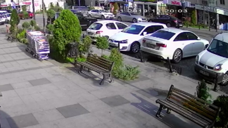 Esenyurt’ta İki Grup Arasında Çıkan Silahlı Çatışma Kamerada