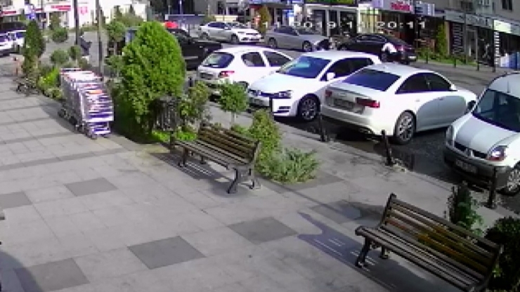 Esenyurt’ta İki Grup Arasında Çıkan Silahlı Çatışma Kamerada