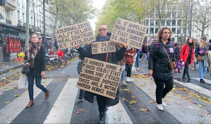 Paris’te Binlerce Kişi Kadına Şiddete Karşı Yürüdü