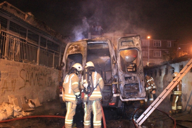 Güngören’de Servis Minibüsü Alev Alev Yandı