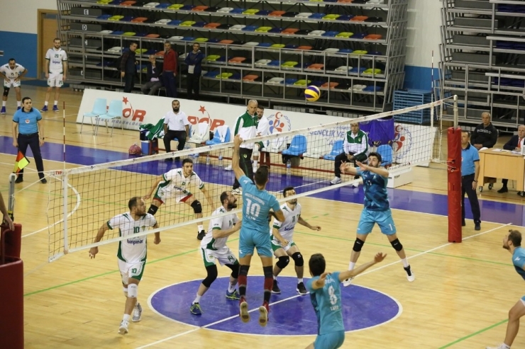 Haliliye Belediyespor Zirvedeki Yerini Korudu