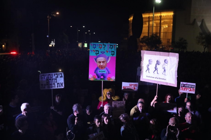 Tel Aviv’de Yüzlerce Protestocu Netanyahu’nun İstifasını İstedi