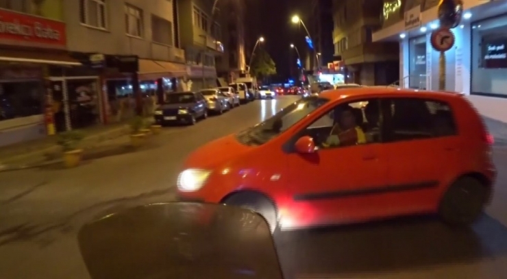 Motosikletlilerin Ölümden Kıl Payı Kurtulduğu Anlar Kamerada