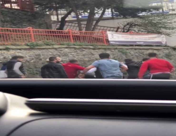 İstanbul’da Feci Ölüm Sonrası Tekme Ve Tokatlı Kavga Kamerada
