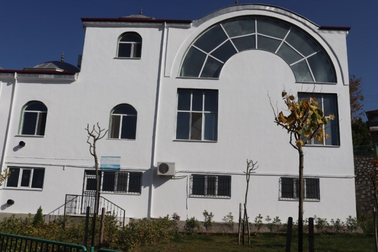 Nene Hatun Cami’nin Dış Cephesi Yenilendi