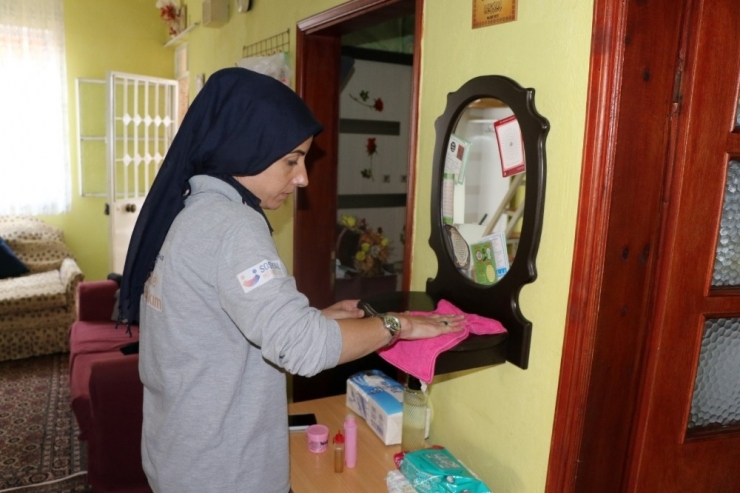 Yaşlı Kadının Yardımına Büyükşehir Koştu