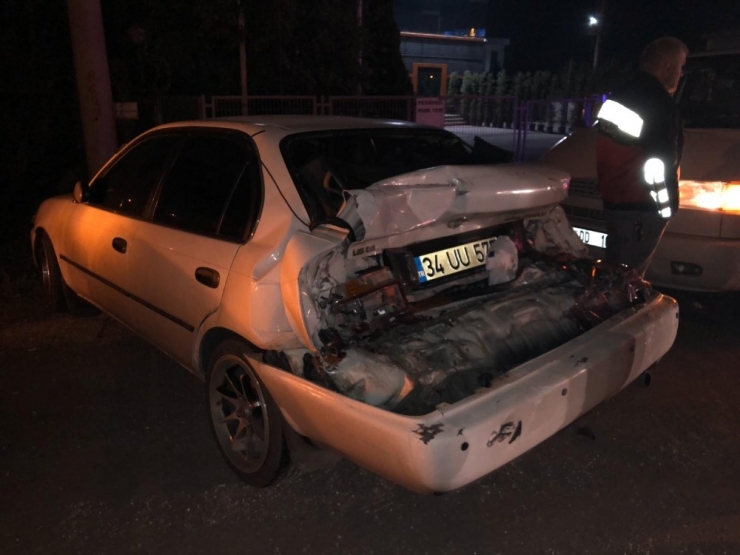 D100 Karayolunda Kamyon Otomobile Arkadan Çarptı: 4 Yaralı