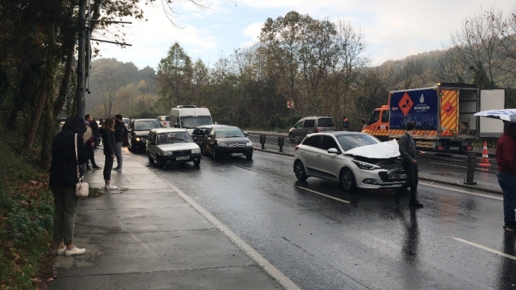 Sarıyer’de 8 Araç Birbirine Girdi, Ortalık Savaş Alanına Döndü