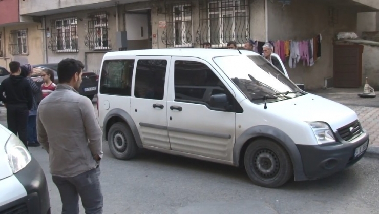 Evine Giren Hırsızı Çatıya Kilitleyip Polisi Aradı