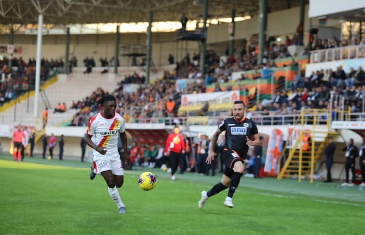 Süper Lig: Alanyaspor: 0 - Göztepe: 1 (Maç Sonucu)