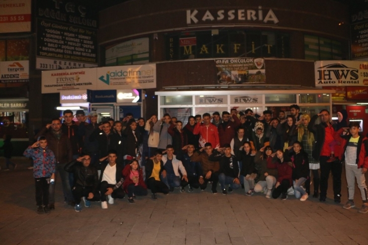 Eskici, Cep Herkülü Naim Süleymanoğlu Filmini Sporcularla Birlikte İzledi