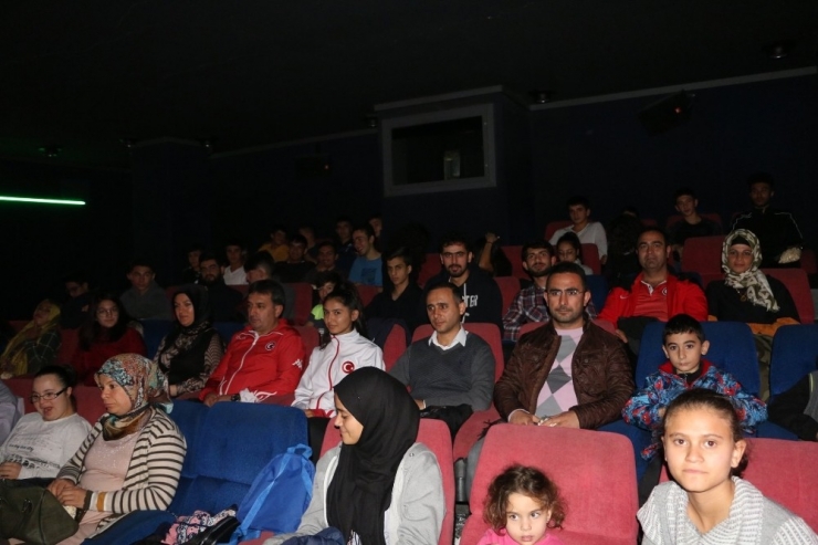 Eskici, Cep Herkülü Naim Süleymanoğlu Filmini Sporcularla Birlikte İzledi